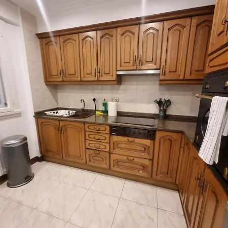 Comfortable Central Apartment - With Parking *