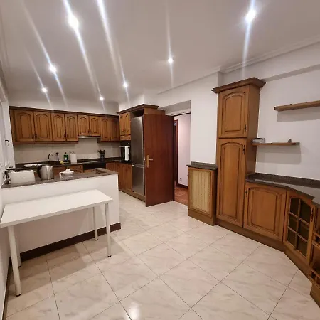Comfortable Central Apartment - With Parking *